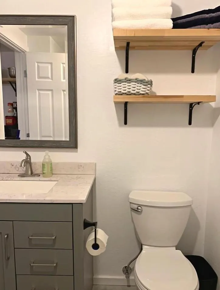 Stunning Phoenix Studio: Stylish Oasis In A Prime Location 아파트